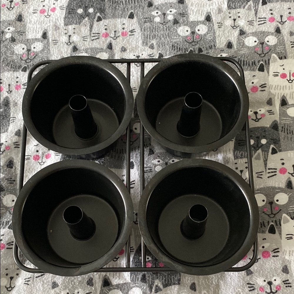 Non-Stick Black Mini Bundt Cake Pan Set